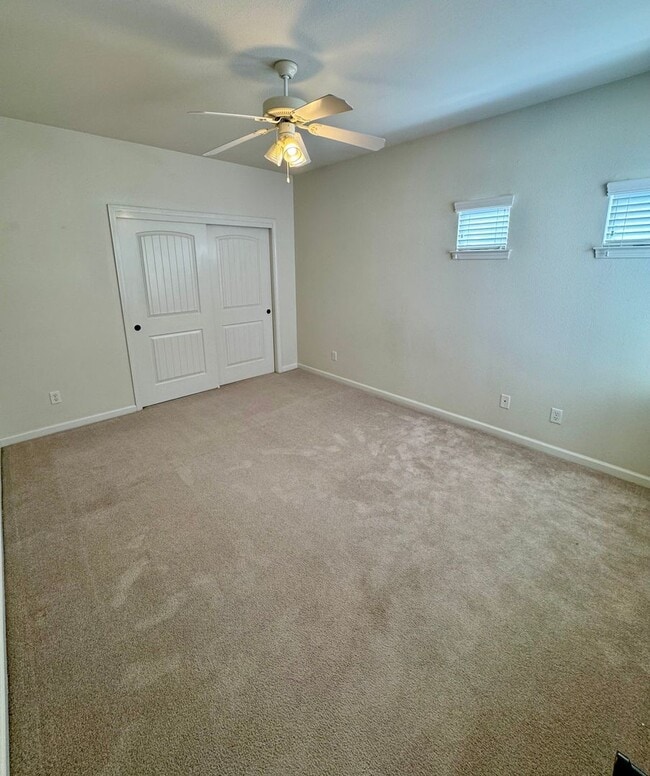 Building Photo - 1331 Yosemite Dr