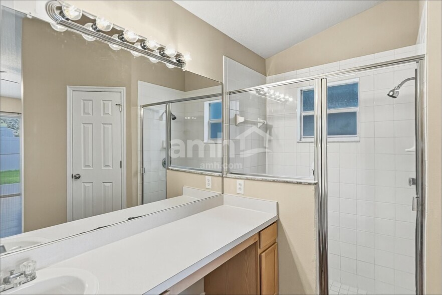 Building Photo - 2423 Hybrid Dr