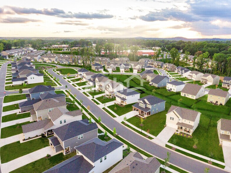 Building Photo - 165 Stowe Rd