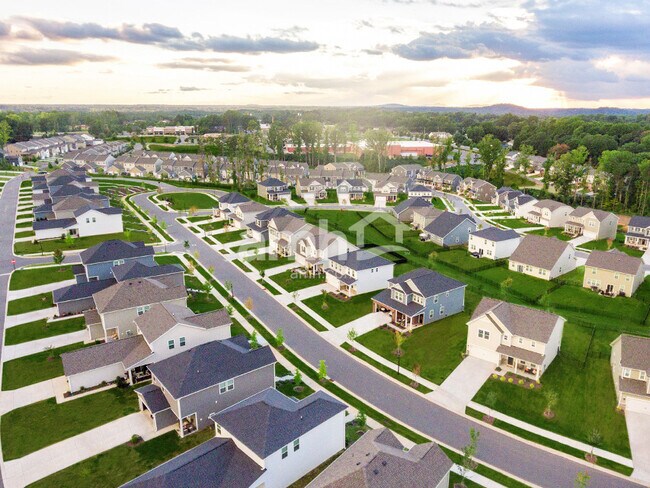 Building Photo - 2409 Garrett Prk Dr