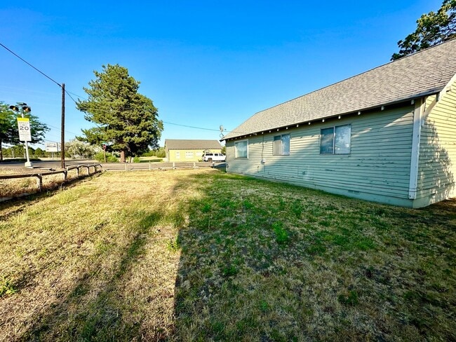 Building Photo - 2 Bedroom 1 Bathroom Home with Acreage in Town