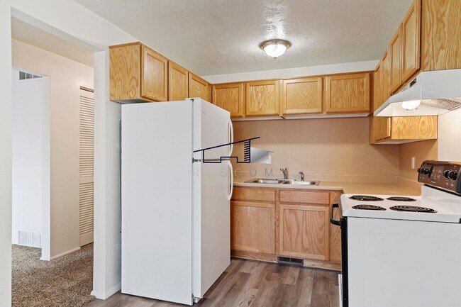 Building Photo - 350 E