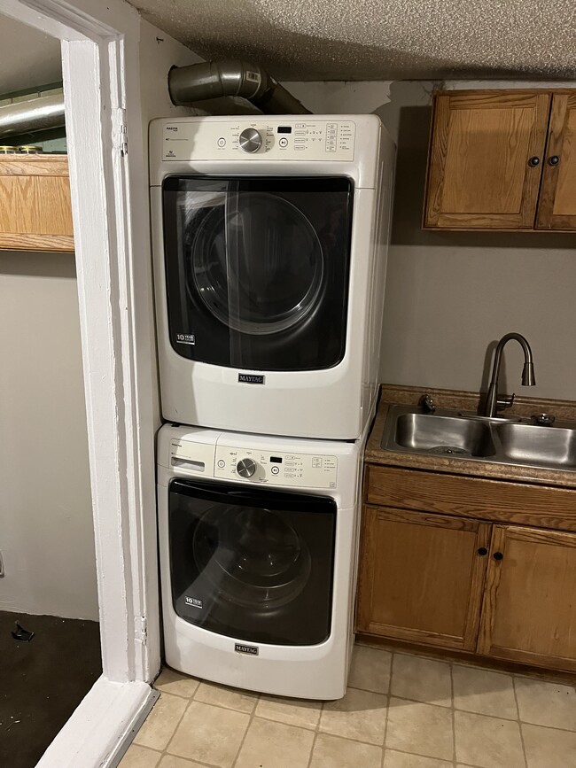 Building Photo - 601 N 1st Ave