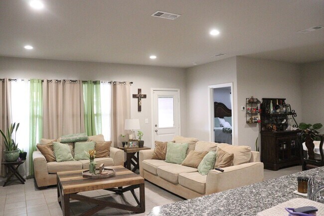 Building Photo - 7003 Adenium Rd