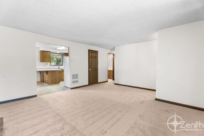 Building Photo - 805 NE 122nd Ave