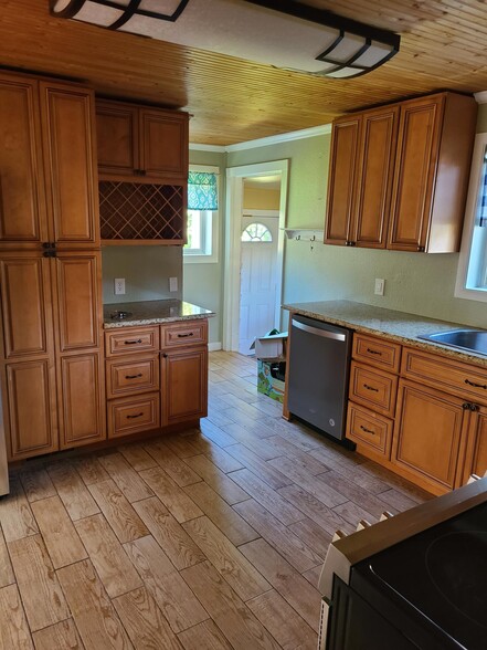 Kitchen 1 - 16427 Front Ave