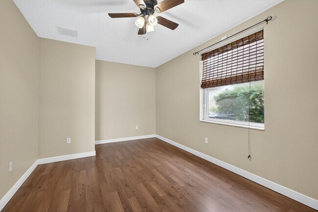 Building Photo - 8933 Alexandra Cir
