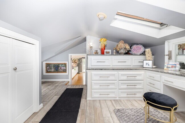 Building Photo - 538 Main St