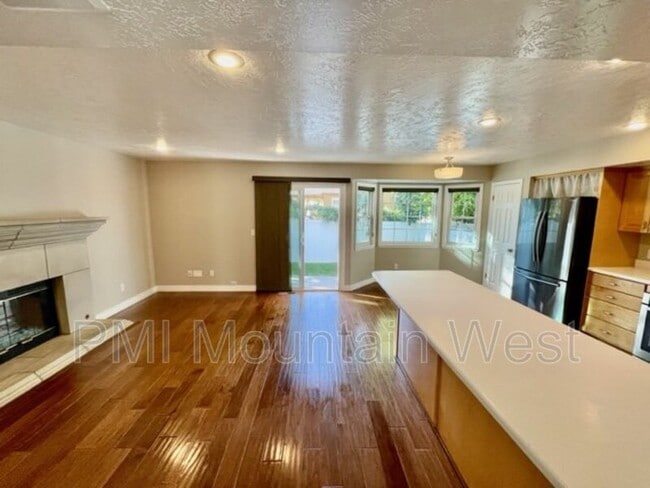 Building Photo - 499 N 200 W
