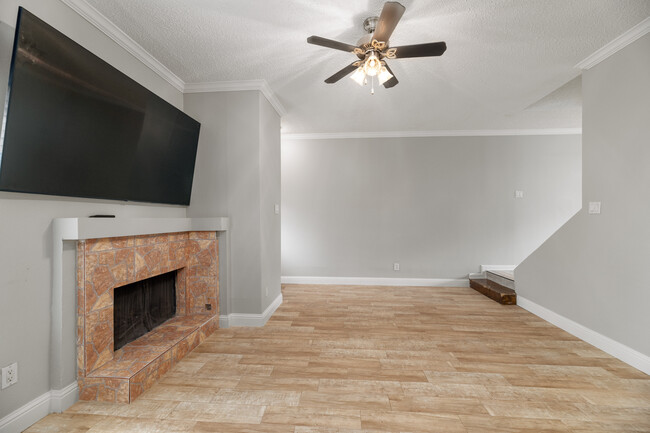 Building Photo - 7145 Fair Oaks Ave