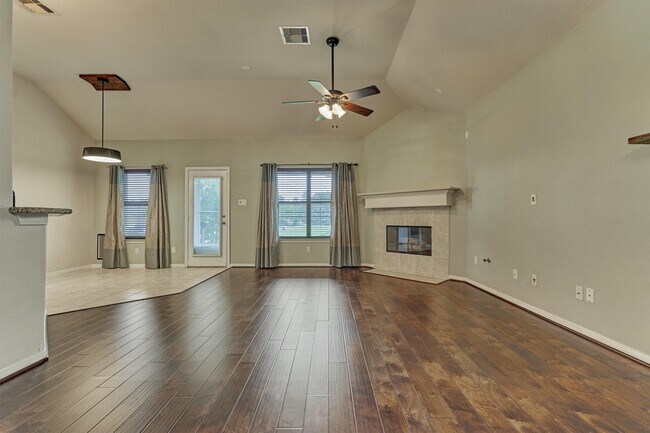 Building Photo - 8007 N Tarrytown Crossing Dr