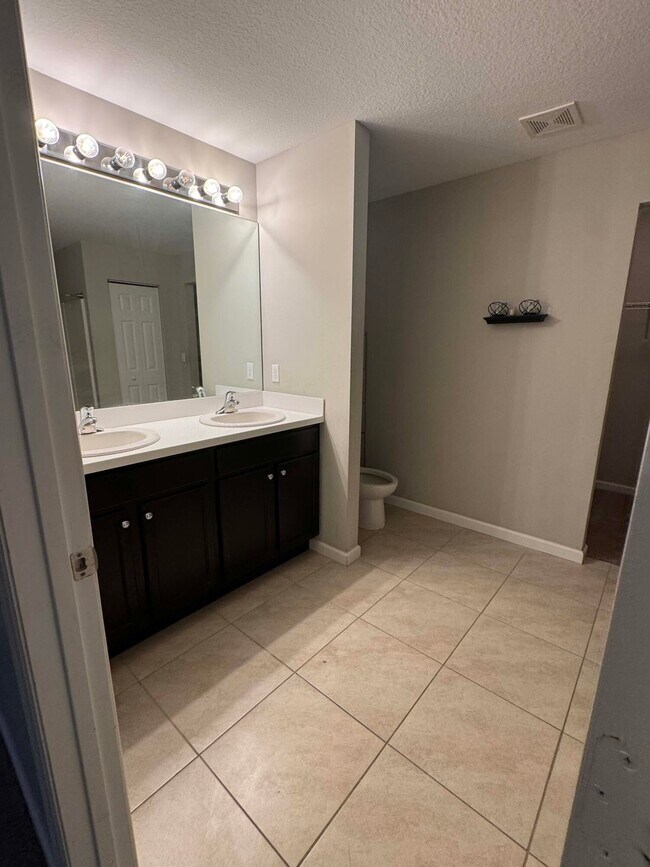 Building Photo - 3925 SW Laffite St