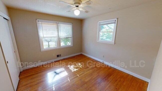 Building Photo - 150 Woodridge Cir
