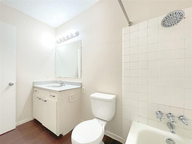 Building Photo - 3431 N Hills Dr