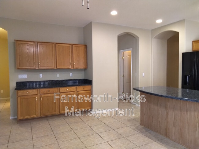 Building Photo - 1154 E Locust Dr