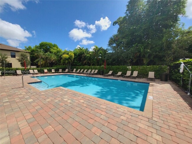 Building Photo - 2820 Troubadour St