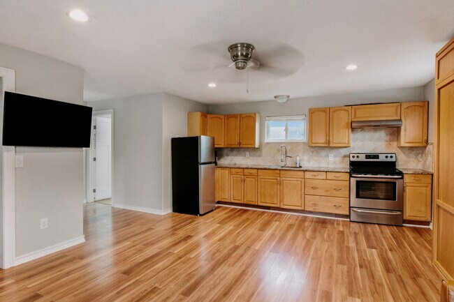 Building Photo - 134 Sinclair St