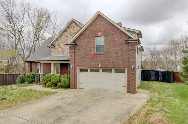 Building Photo - Executive Home on Cul de sac off exit 8.  Hurry.