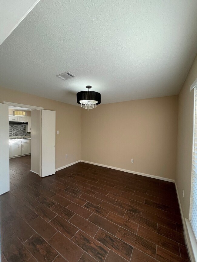 Building Photo - 4527 Geneva Dr