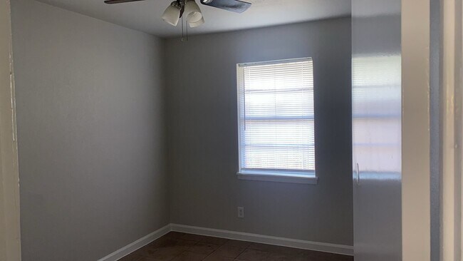 Building Photo - 2112 Thonig Rd