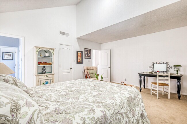 Building Photo - 7333 Golden Hawk Dr