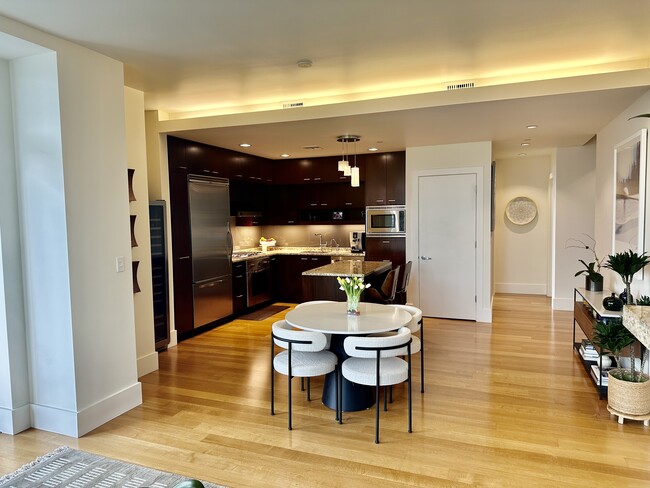 kitchen & dining area - 1001 NW Lovejoy St