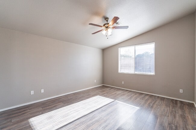 Building Photo - 8220 N Freshwater Ln