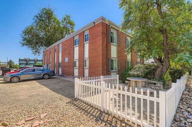 Building Photo - Cozy 2 bed/1 bath in Central Boulder with ...