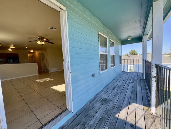 Building Photo - 1736 Flood St