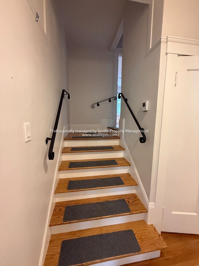 Building Photo - Charming 1920s Alameda East End  2BR+ / 1B...
