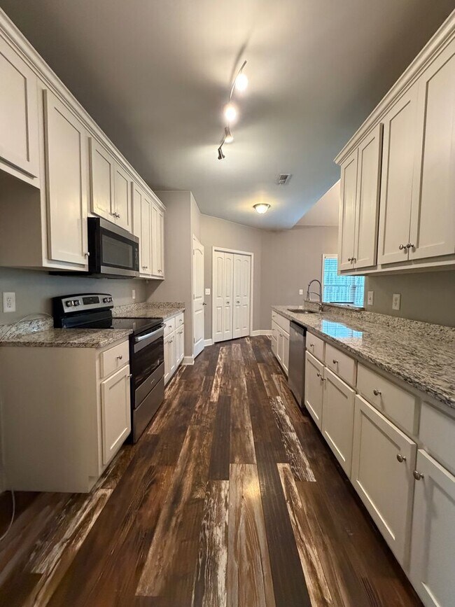 Building Photo - Nice 3/2 House with Bonus in Shannon- $2,850