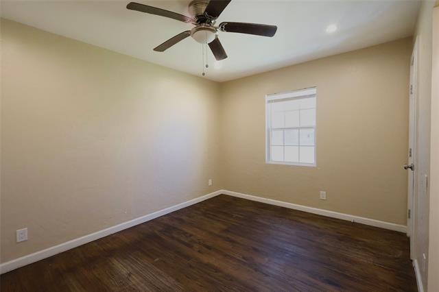 Building Photo - 1004 W Cayuga Dr