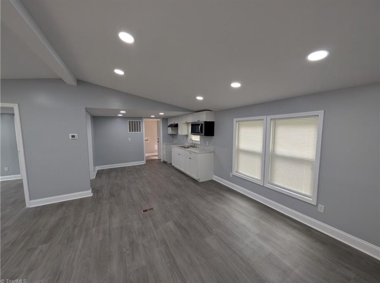 Building Photo - 344 Wilshire Dr