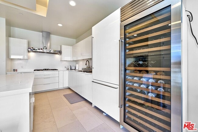 Building Photo - 10776 Wilshire Blvd