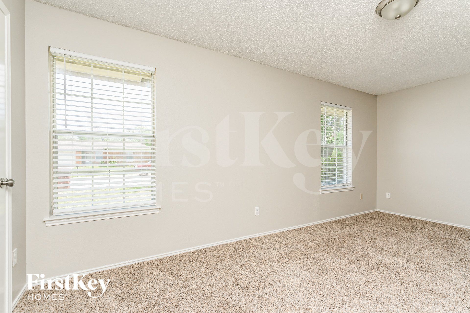 Building Photo - 606 Plainview Dr