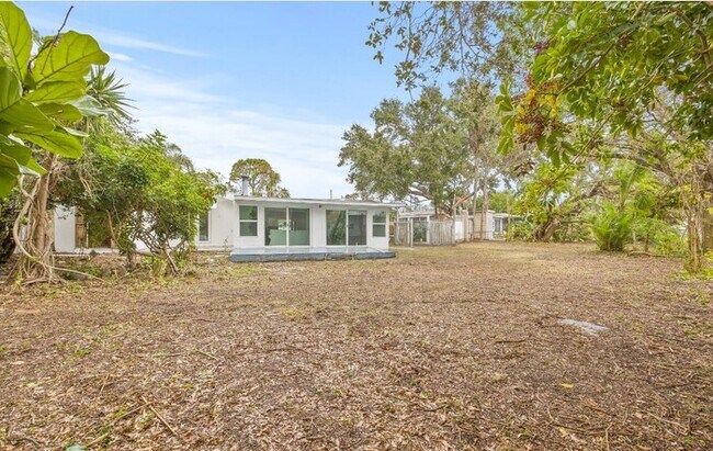 Building Photo - Home For Rent in Clearwater Manor!