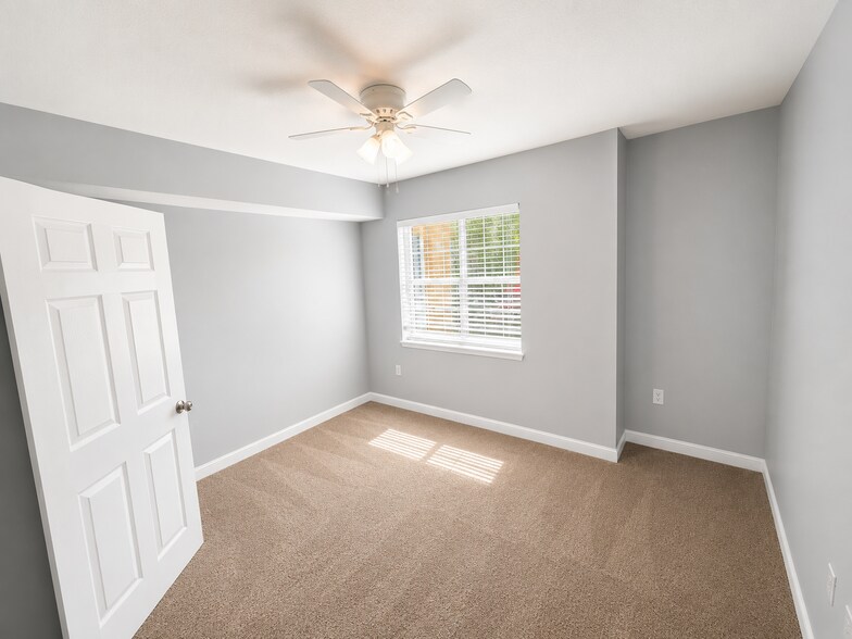Building Photo - 6386 Emerald Dunes Dr