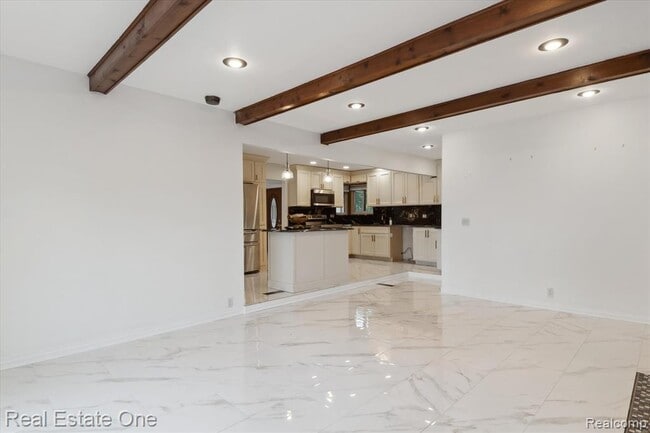 Building Photo - 23944 Fordson Dr