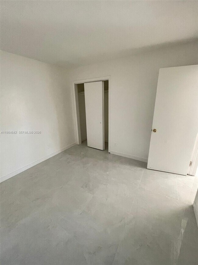 Building Photo - 505 N 24th Ave