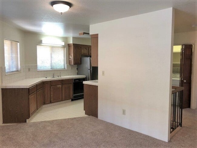 Building Photo - Downtown SLO 3 Bedroom / 2 Bath / 2 Car Garage