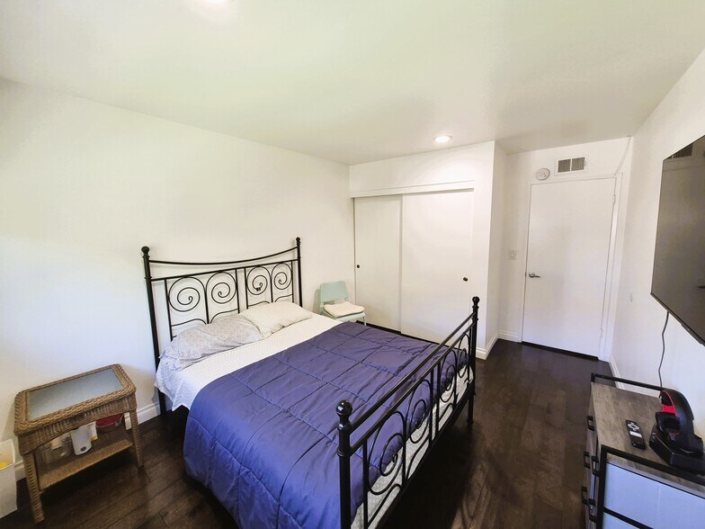 Building Photo - 5313 Sevilla Ct