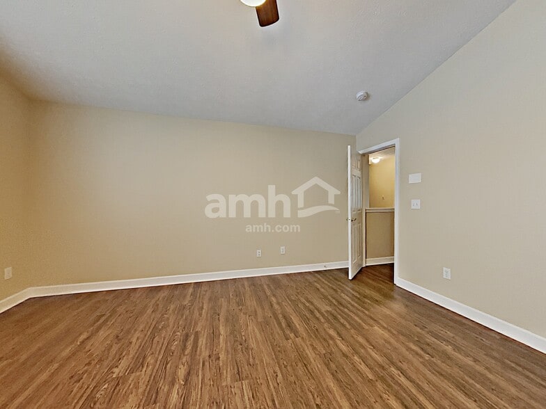 Building Photo - 102 Baker Springs Ln