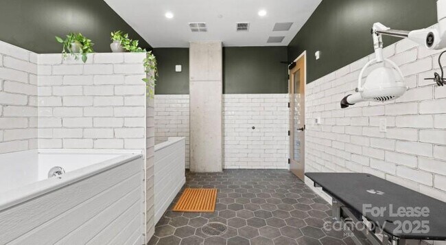 Building Photo - 4312 Yancey Rd