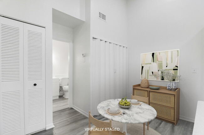 Building Photo - 6392 Chasewood Dr