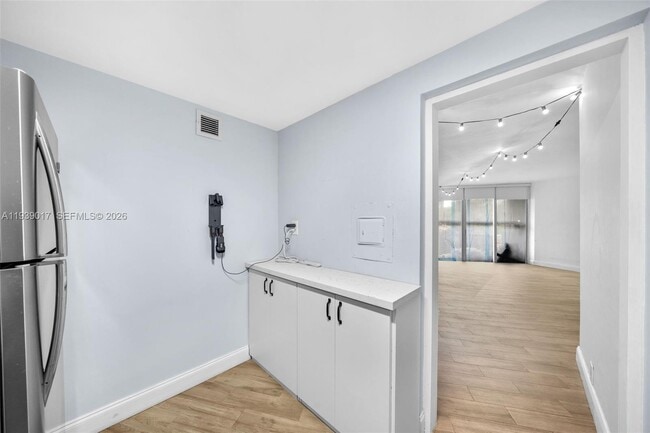 Building Photo - 3301 NE 5th Ave