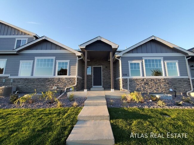 Building Photo - 710 Finch Dr