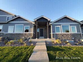 Building Photo - 710 Finch Dr