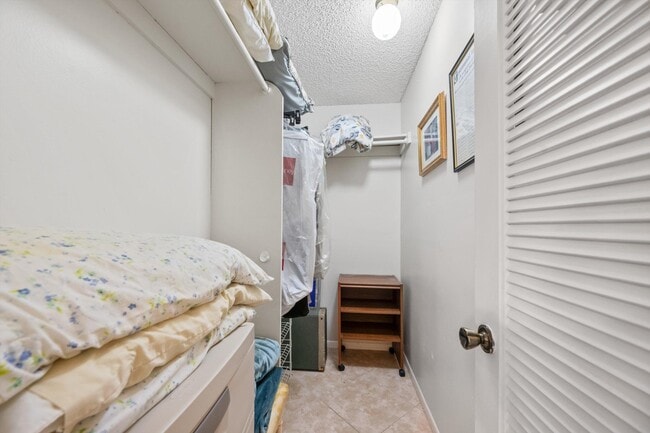 Building Photo - 507 Normandy K