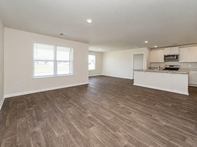 Building Photo - Beautiful 3 Bedroom Home with a Fenced Backyard