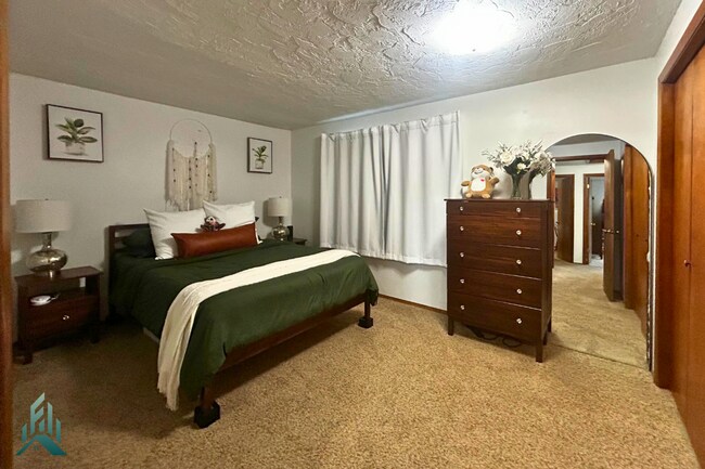 Building Photo - Witham Hill Townhome